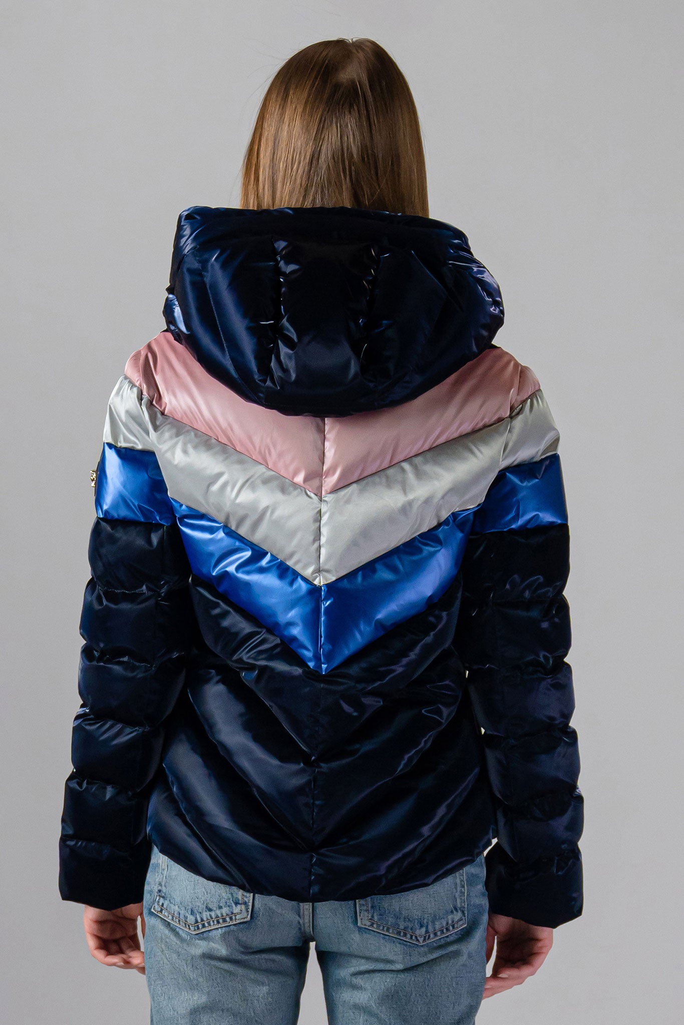 Woodpecker Women's Robin Winter coat. High-end Canadian designer winter coat for women in "Thunder Bird" colour. Woodpecker cruelty-free winter coat designed in Canada. Women's medium weight medium length premium designer jacket for winter. Superior quality warm winter coat for women. Moose Knuckles, Canada Goose, Mackage, Montcler, Will Poho, Willbird, Nic Bayley. Extra warm. Shiny parka. Stylish winter jacket. Designer winter coat.